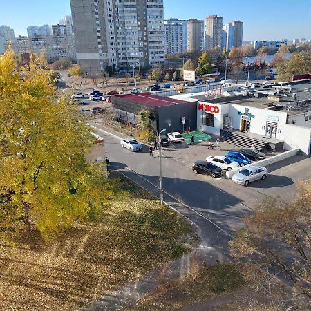 2К Апартаменты Ул.Ревуцкого 19/1 Kiev Exteriör bild