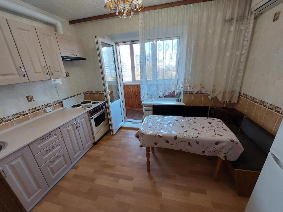 2К Апартаменты Ул.Ревуцкого 19/1 Kiev Exteriör bild
